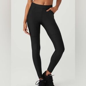 High-Waist 4 Pocket Utility Legging - Black size small alo